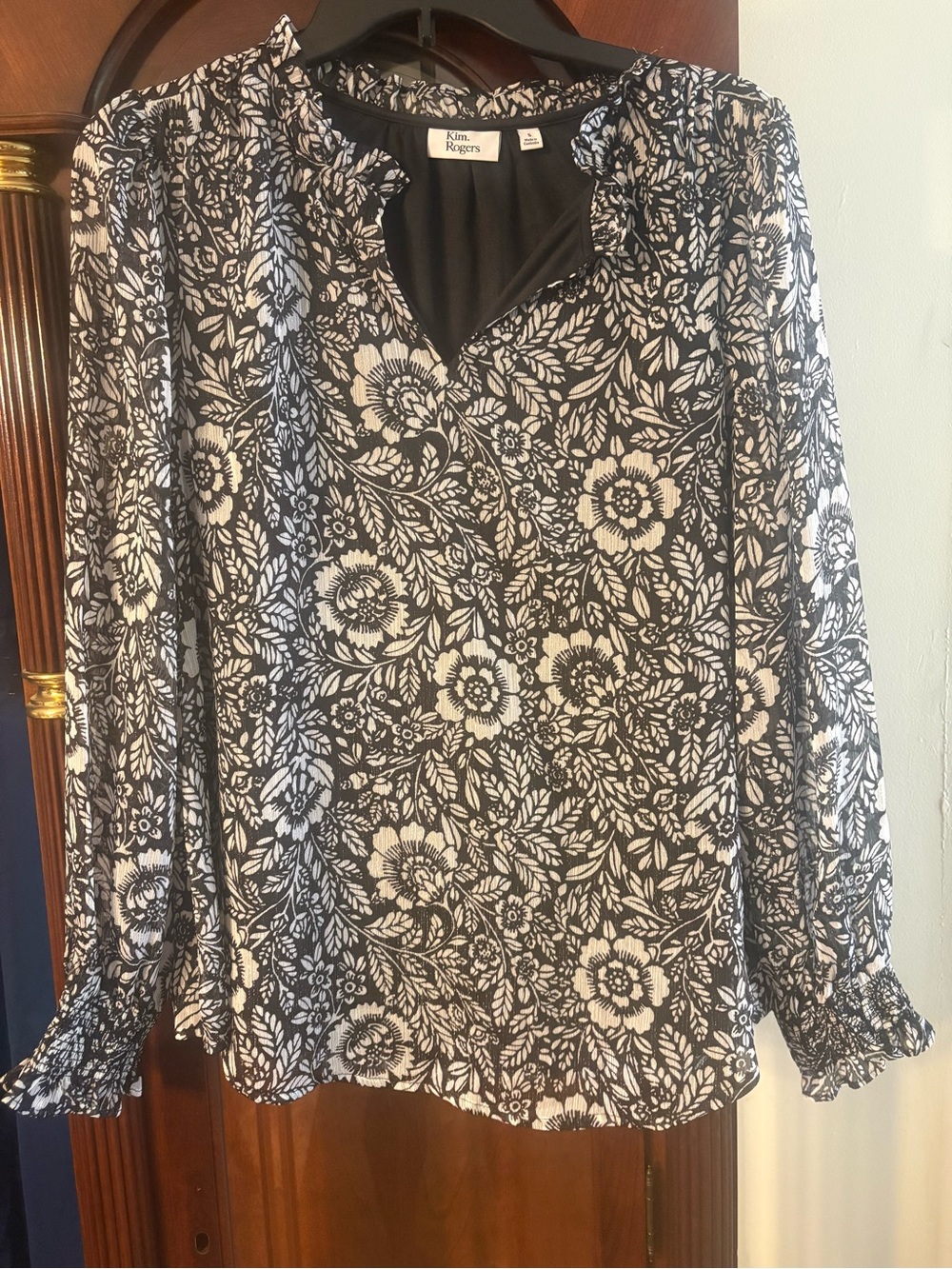 Kim Rogers Black and White Floral Ruffle-V Blouse